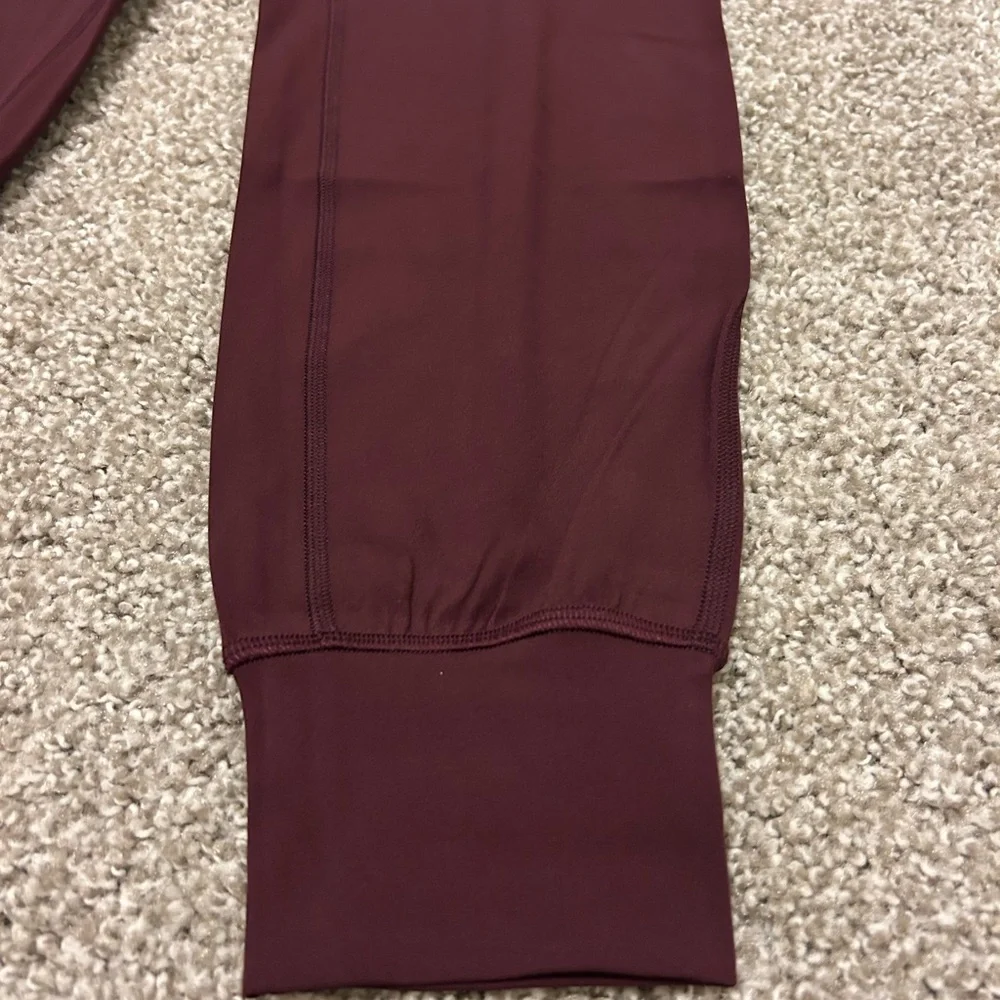 Lululemon Align HR Joggers in Chassis size 4 - Picture 2 of 6